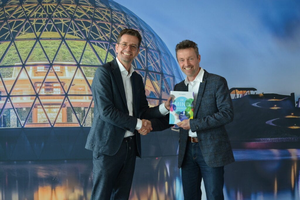 2025 6 2 AFAS Bas overhandiging boek De Mind Experience | Blog